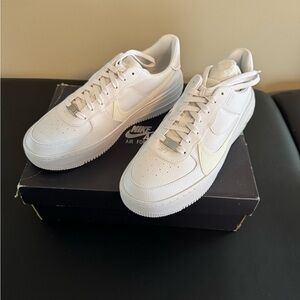 NWB Nike Air Force 1 Platform